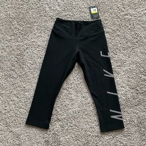 Nike Legend cropped Training Leggings
